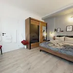 London Apartment